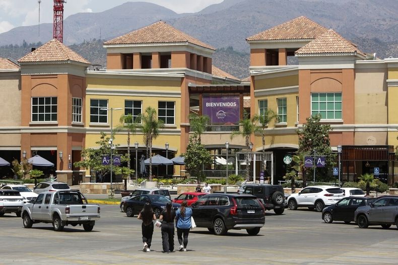 7666 mall.jpg