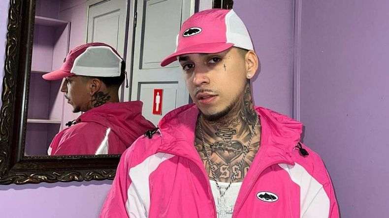 young cister primavera en la ciudad .jpg