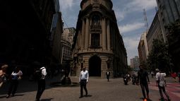 Bolsas mundiales se desploman: Expertos apuntan a efecto del Coronavirus