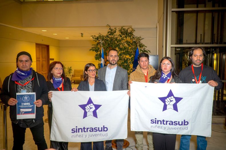 Diputados y representantes de Sintrasub.jpeg