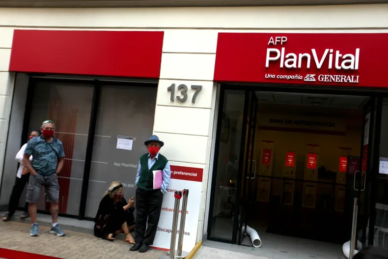 extranjera logro en juicio que afp devuelva fondos que antes se nego a entregar corte ordeno restitucion total.webp