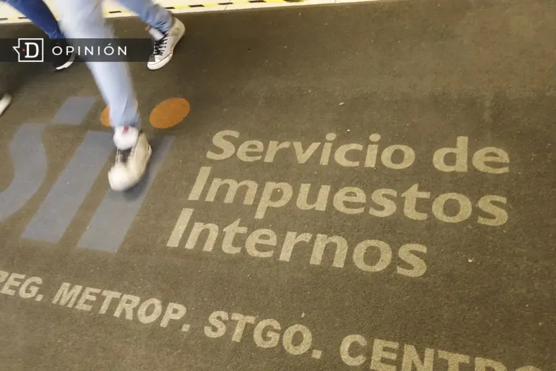 31501 alfombra con el logo del servicio de impuestos internos.webp
