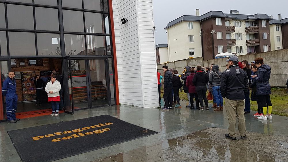 Alumno de 14 años llegó con máscara de La casa de Papel y le disparó a su compañero de colegio en Puerto Montt
