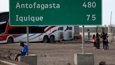 Suspendieron su retorno a último minuto: Más de 200 bolivianos varados en la frontera chilena piden ayuda a su Gobierno