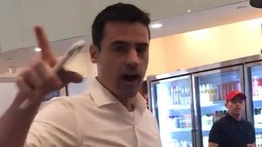 VIDEO| Canta y no llores: Latinos protestaron con mariachis ante oficina de abogado que insultó a trabajadores por hablar español
