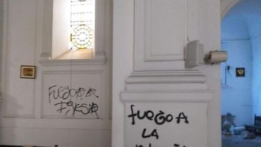 El Desconcierto | Saqueo a la iglesia La Asuncion Santiago de Chile 1.jpg