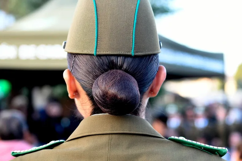 justicia valida expulsion de alumna de curso de carabineros por trastorno de adaptacion habia denunciado acoso.webp