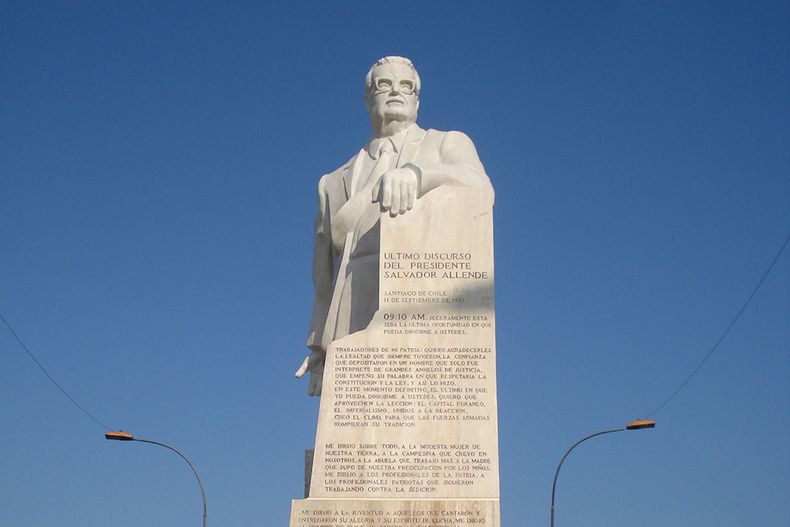 Memorial Allende San Joaquin.jpg