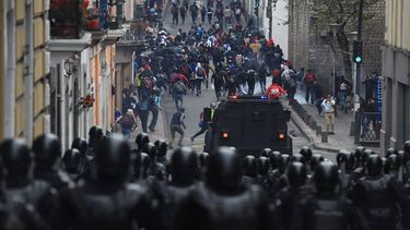 Ecuador declara estado de excepción tras violentas protestas por alza en combustibles