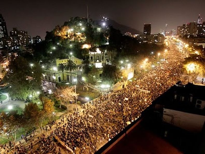 Marcha contra HidroAysen mayo de 2011.jpg