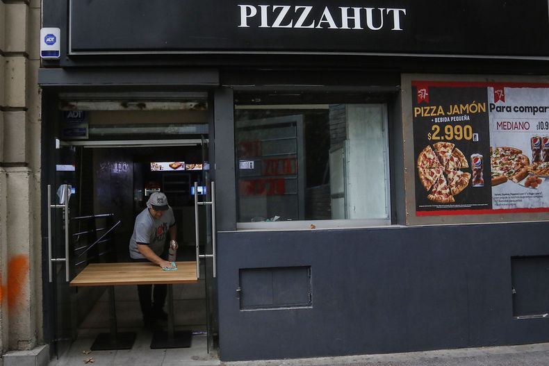 dictan sumario sanitario contra pizza hutt por incumplir ley de etiquetado nutricional.jpg