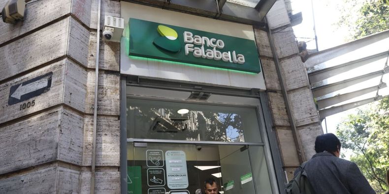 Corte de Apelaciones de Santiago confirmó multa a Banco Falabella por crédito de $15 millones sin autorización a cliente / Agencia Uno