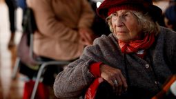 Soledad, abandono y depresión: Adultos mayores de 80 años lideran suicidios en Chile