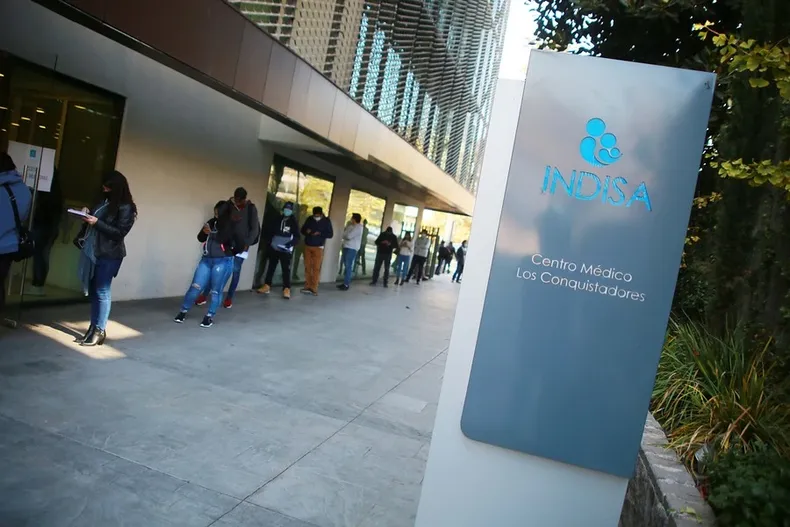 clinica indisa condenada a indemnizar con 30 millones a madre por  grave negligencia  durante parto.webp