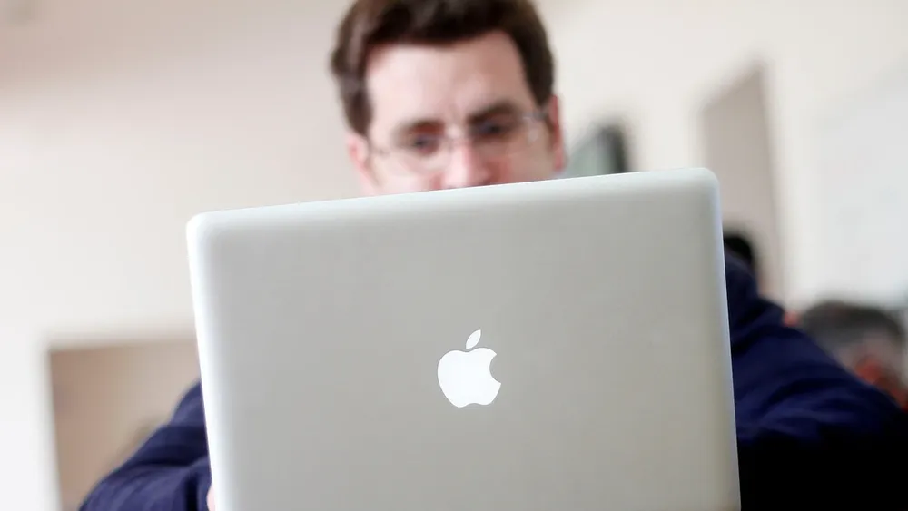 Compró un MacBook Pro en Linio, nunca lo recibió y 7 meses demoró el reembolso: Corte ordenó indemnizarlo con $3 millones
