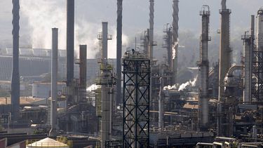 Precio del barril de Petróleo se desploma y cae a su mínimo histórico