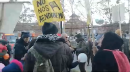 Vecinos de campamento en Lo Barnechea protestan contra desalojo