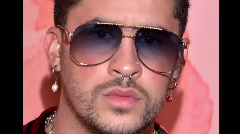 14040 bad bunny.webp