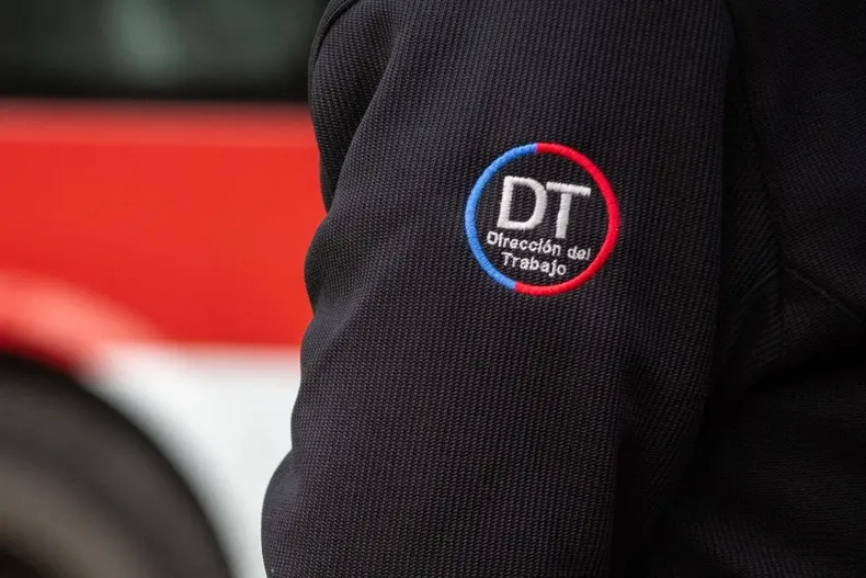 amenazo con echar a trabajadora con epilepsia si sufria otra crisis fue despedida y acuso discriminacion justicia rechazo.webp