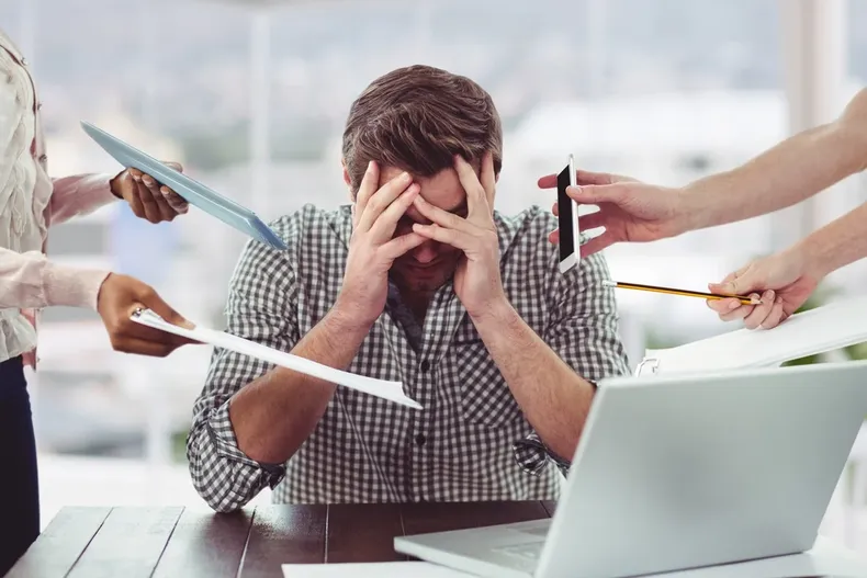 29770 adiccion al trabajo vacaciones.webp