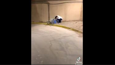 VIDEO| Jóvenes viralizan irresponsable y arriesgada maniobra al más puro estilo Jackass