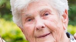 Anciana belga con COVID-19 conmueve al mundo al fallecer tras ceder su respirador