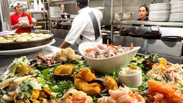 Un faro gastronómico entre bares de Providencia: La carta que trae los sabores del puerto