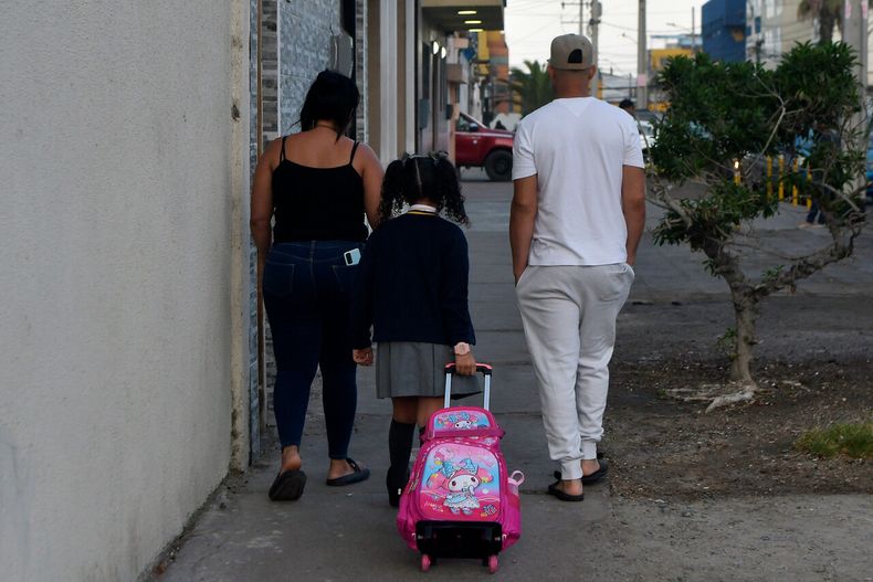 8570 a uno 1557720.jpg