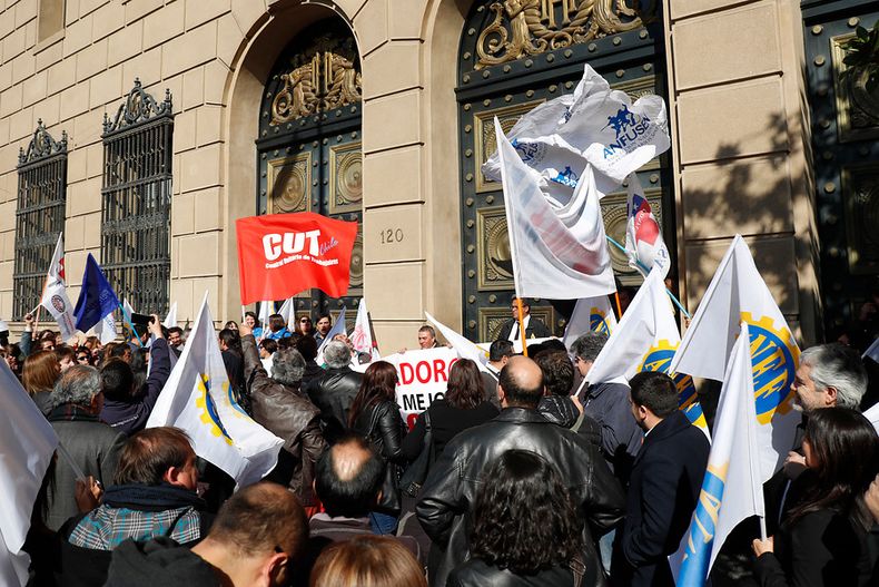 mesa sector publico pide reajuste salarial.jpg