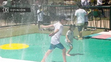 El Desconcierto | 26050 ninos divirtiendose en unos juegos de agua.webp