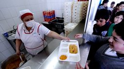 Junaeb es demandada por tres empresas por irregularidades en millonaria licitación de raciones alimenticias