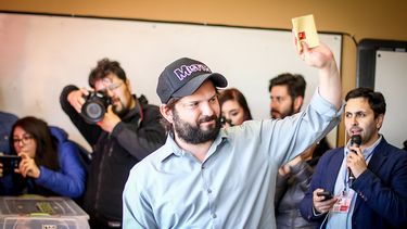 Boric expresa su apoyo Guillier: Soy hombre, heterosexual, blanco, chileno y diputado; no soy yo quien sufriría las consecuencias de una derecha retardataria