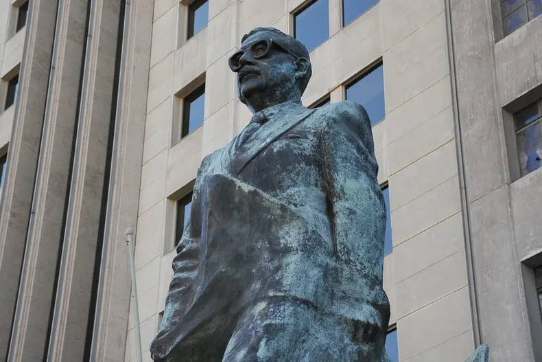 tras 51 anos gap de allende sera compensado con 80 millones  fue torturado, encarcelado por 2 anos y expulsado de chile.webp