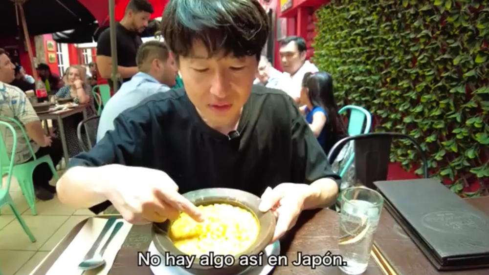 VIDEO| Japonés prueba los porotos chilenos y queda maravillado: No hay algo así en Japón