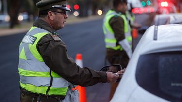 Restricción vehicular en Santiago: Los números que no pueden circular en este último martes de agosto