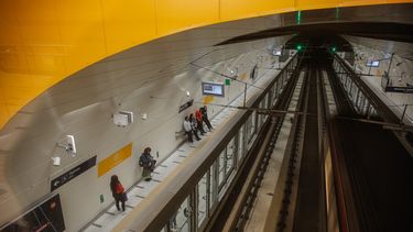 Metro restablece el servicio en Línea 4 luego de cerrar varias estaciones por persona en las vías