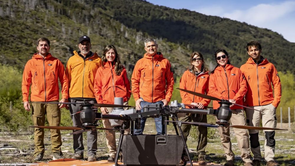 La propuesta combina biotecnología, drones y monitoreo, desarrollando 14 proyectos en bosques de Argentina, Brasil y Bolivia. La idea es expandirse a Paraguay en 2027.