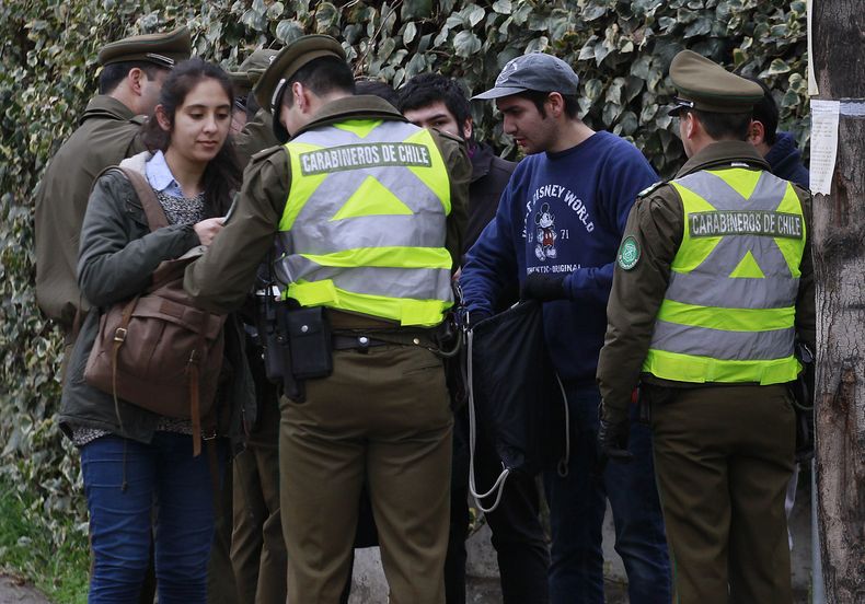 jovenes scaled.jpg