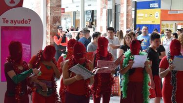 VIDEO| Intervención feminista Noche de paz se tomó Mall Plaza Vespucio con villancicos de protesta