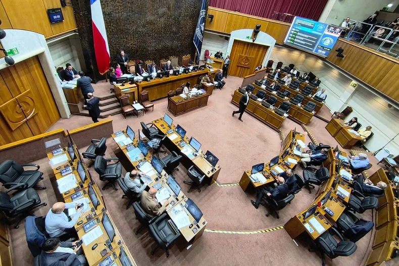 senado da luz verde a ley de salud mental y a reforma que amplia facultades de la superintendencia de salud.webp
