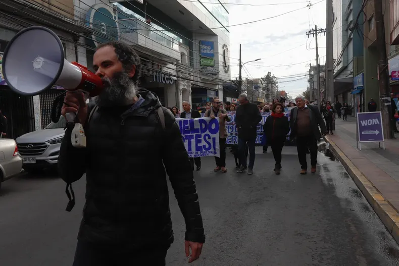 profesores de iquique reclamaron por descuentos de sueldos tras paro nacional corte rechazo recurso y valido rebaja.webp