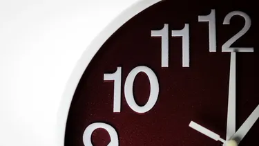 Cuándo es el cambio de hora en Chile 2026: El día en que se atrasan los relojes y comienza el horario de invierno