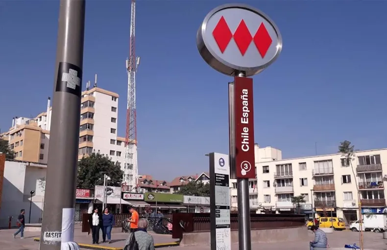 bajaba al metro durante estallido social y quedo en riesgo vital por disparos de militares son condenados pero sin carcel.webp