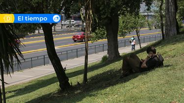 Vuelve el calor: Santiago tendrá máximas cercanas a los 30°C, aunque las mañanas serán frías