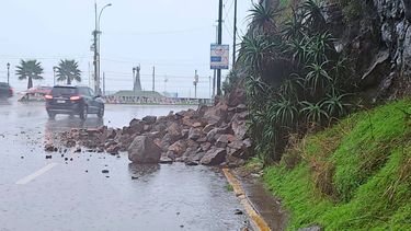 Emergencia en Región de Valparaíso: Derrumbe en Av. España y anegamientos en Merval