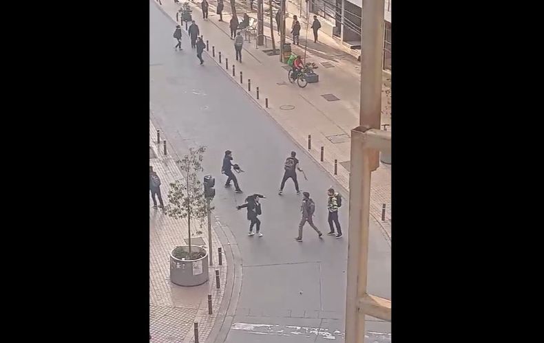 Pelea Metro Tobalaba.jpg