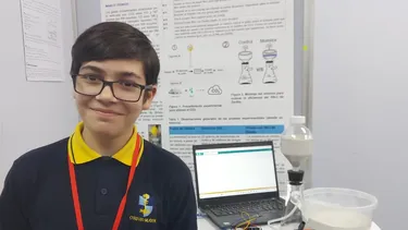 Esteban Castro, el joven que creó filtro para autos que absorbe C02 y que representará a Chile en feria internacional