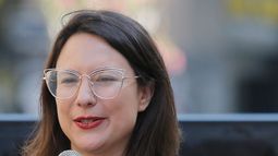 Revés para Irací Hassler: Contraloría objeta compra de ex Clínica Sierra Bella