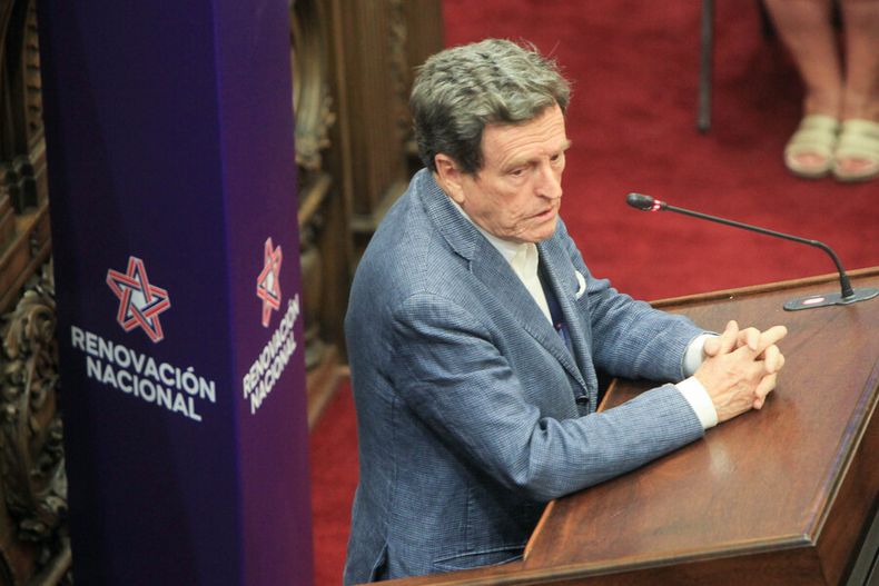 Carlos Larrain en Consejo General RN.jpg