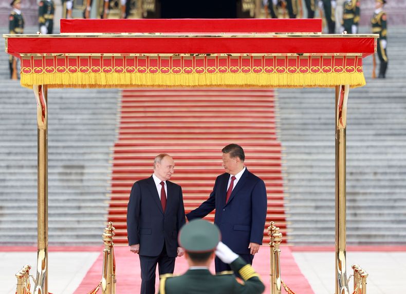 El presidente chino, Xi Jinping, sostiene una ceremonia de bienvenida para el presidente ruso, Vladimir Putin / Foto: Xinhua
